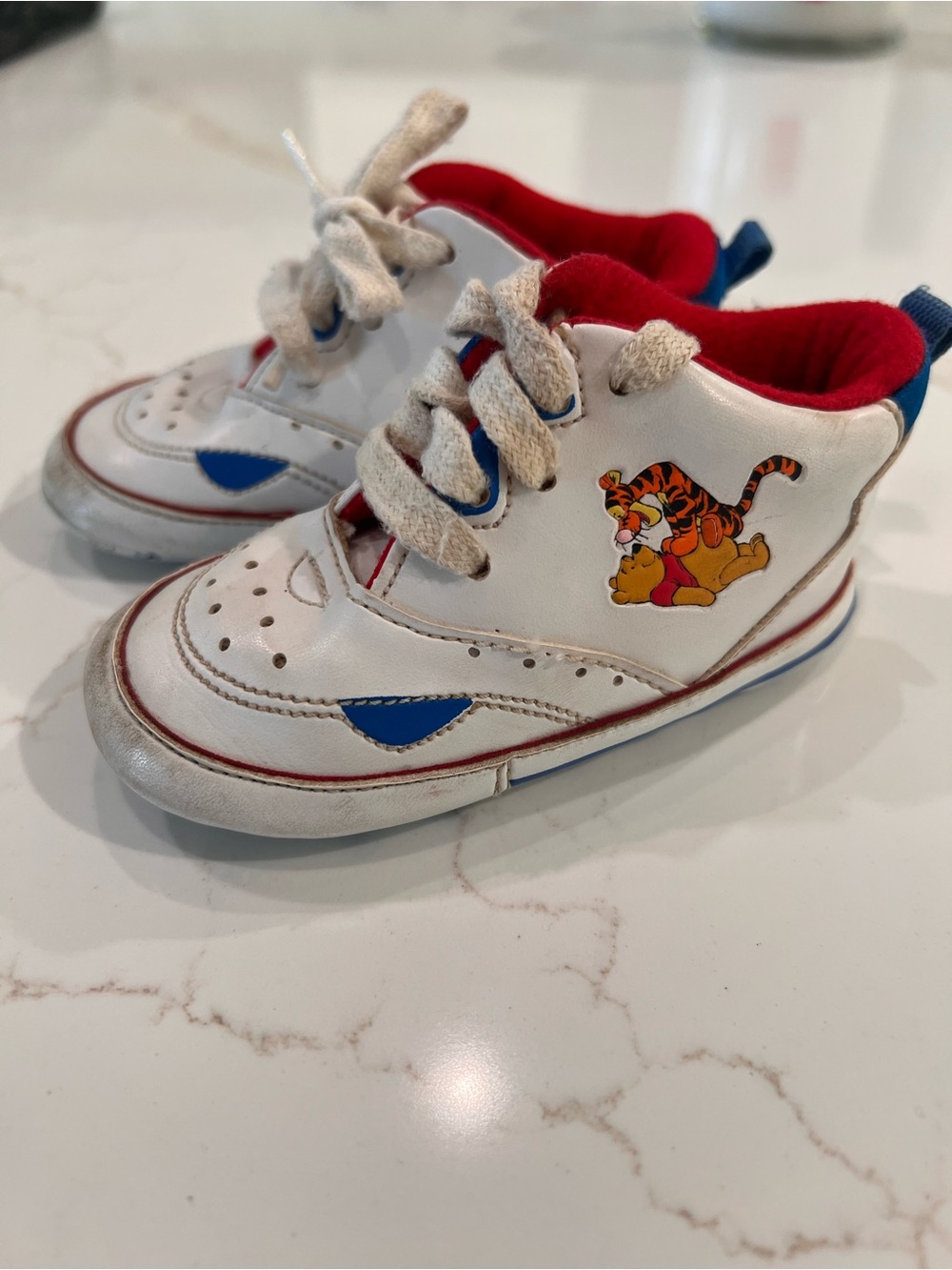 Vintage Kids White and Red High-Top Sneakers with Tigger Graphic